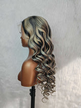Kamaria | Perruque Lace Front à Ondulations Corporelles en Cheveux Humains Blonds Gris Platine