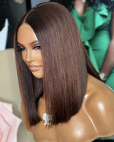Perruque Bob brune en cheveux humains, avec raie libre, pre-plumée, lace frontale complète avec faux cuir chevelu.