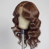 Perruque ondulée marron avec frange, en dentelle frontale 13x6, contour des cheveux délicat et effet naturel