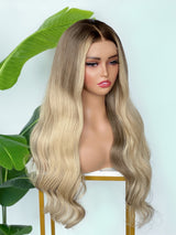 [SalonLux] Perruque Lace Front ondulée en cheveux humains, pre-plucked, mèches blond platine ombrées, lace HD 13x4