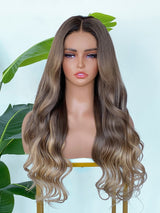 [SalonLux] Perruque Lace Front 13x4 HD Lace Ombrée Blond Cendré Ondulée en Cheveux Humains Pré-épilée