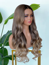 [SalonLux] Perruque Lace Front 13x4 HD Lace Ombrée Blond Cendré Ondulée en Cheveux Humains Pré-épilée