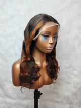 {DERNIER-PRIX-DE-DESTOCKAGE} Perruque ondulée 13X4 en cheveux humains avec dentelle transparente et mèches claires