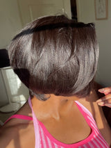Perruque Lace Front Cheveux Humains Ligne de Cheveux Naturelle Coupe Pixie Coiffée Raie Latérale Effet Yaki Léger